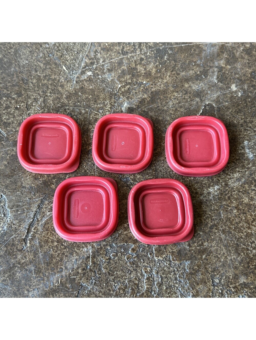 Rubbermaid Easy Find Replacement Red Lid 7J54 2" Square Lot of 5 B6